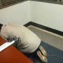 instalando alfombras