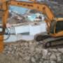 Excavadora con martillo hidraulico
