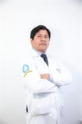 Dr. Edward Valencia, Oftalmólogo, +Visión