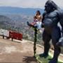ESCULTURA DE KING KONG EN FIBRA DE VIDRIO