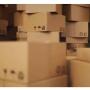 En Emcapsac somos especialistas en fabricar cajas de cartón de alta calidad. Brindamos soluciones personalizadas para tu negocio, desde planchas y rollos de cartón hasta cajas corrugadas. Estamos en Perú.